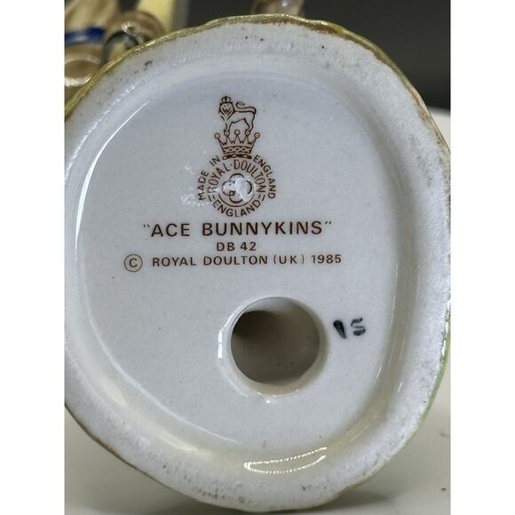 Royal Doulton "Ace Bunnykins" Porcelain Rabbit Tennis Player Figurine 1985 UK - Picture 6 of 9